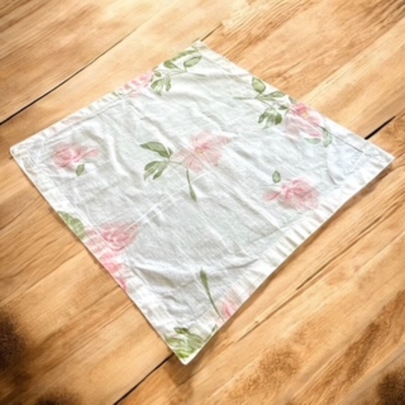 Kate Spade Set of Six “Breezy Magnolia” 20x20 Floral Napkins - Picture 3 of 4